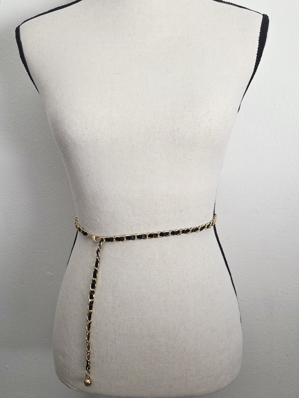 Simple black and gold chain belt